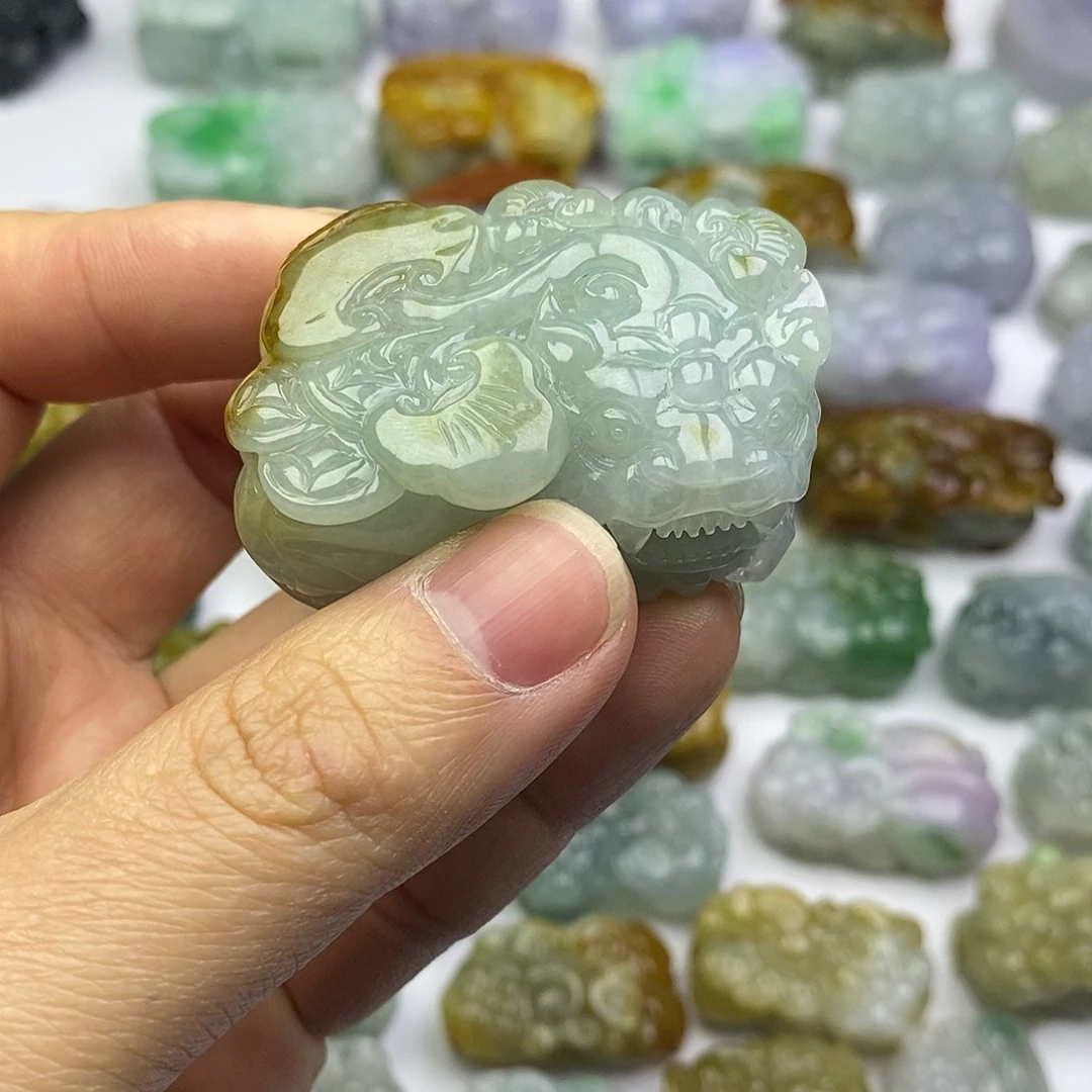 翡翠未镶嵌颈饰貔貅