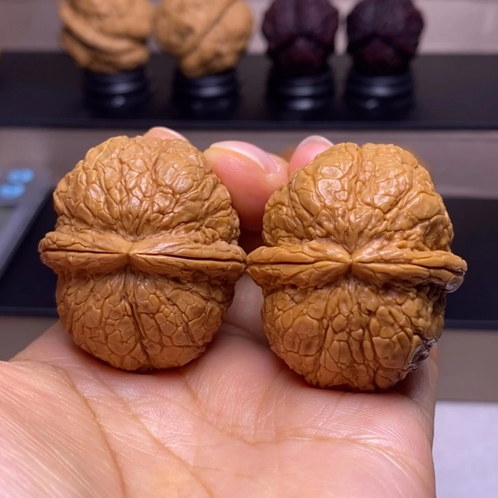 文玩核桃把件蟒纹元宝44