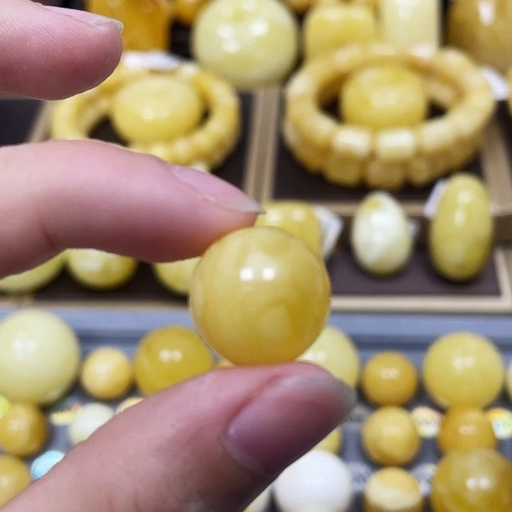 琥珀未镶嵌裸石15.6mm 瑕