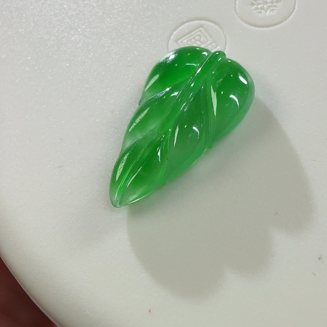 翡翠未镶嵌颈饰叶子