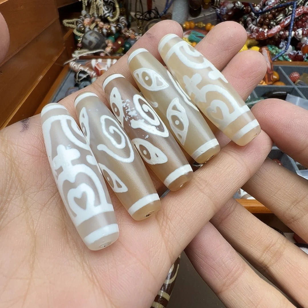 邱***慧玛瑙/玉髓未镶嵌珠宝半成品三颗送了1颗