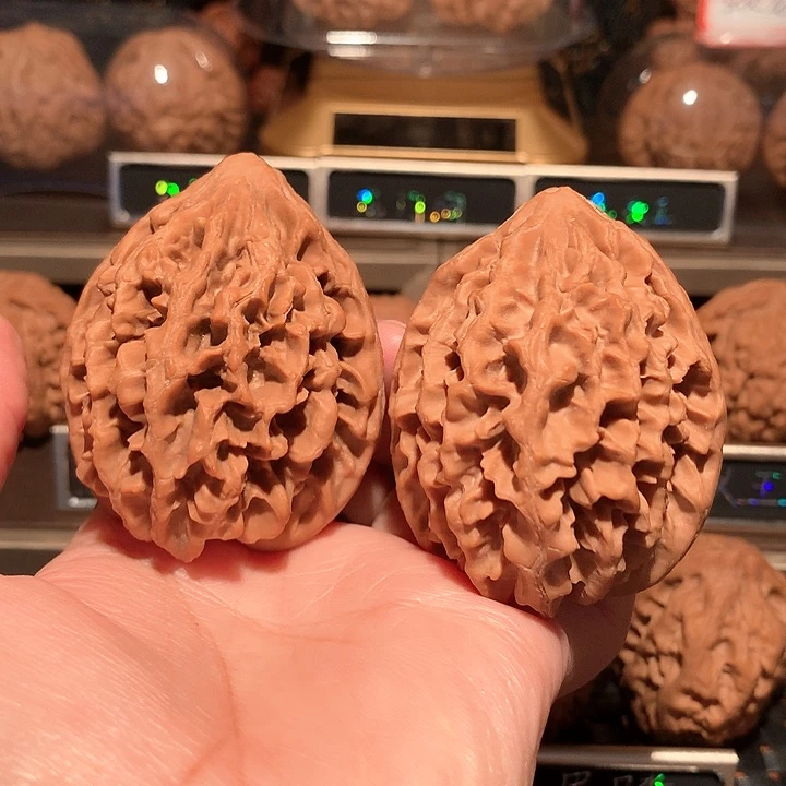文玩核桃招财鼠47尺51肚