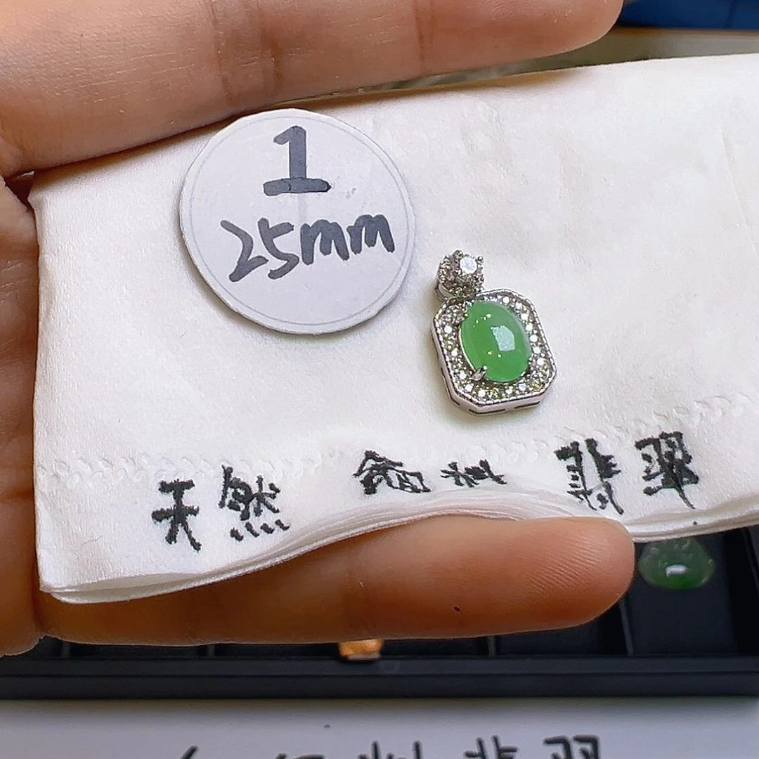 翡翠颈饰银S925镶嵌翡翠