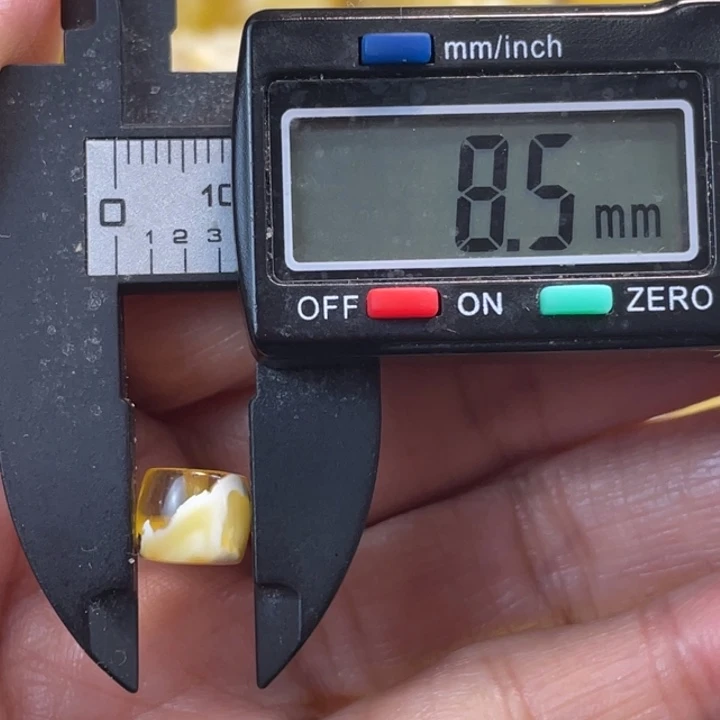 蜜蜡未镶嵌裸石64杂