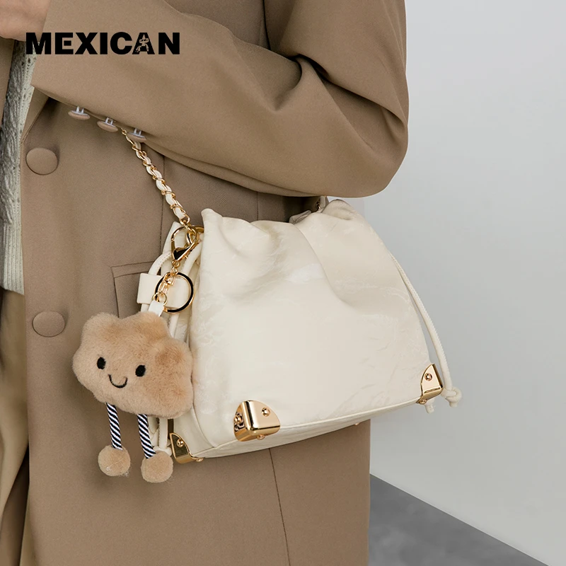 稻草人包包女早秋新款可爱时尚格子斜挎包百搭褶皱水桶包通勤女包