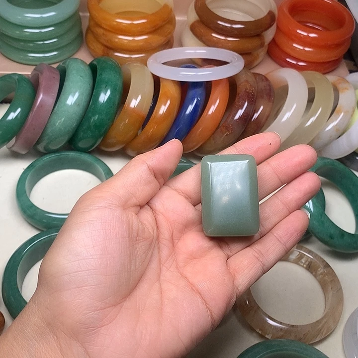 未镶嵌手镯石英质玉