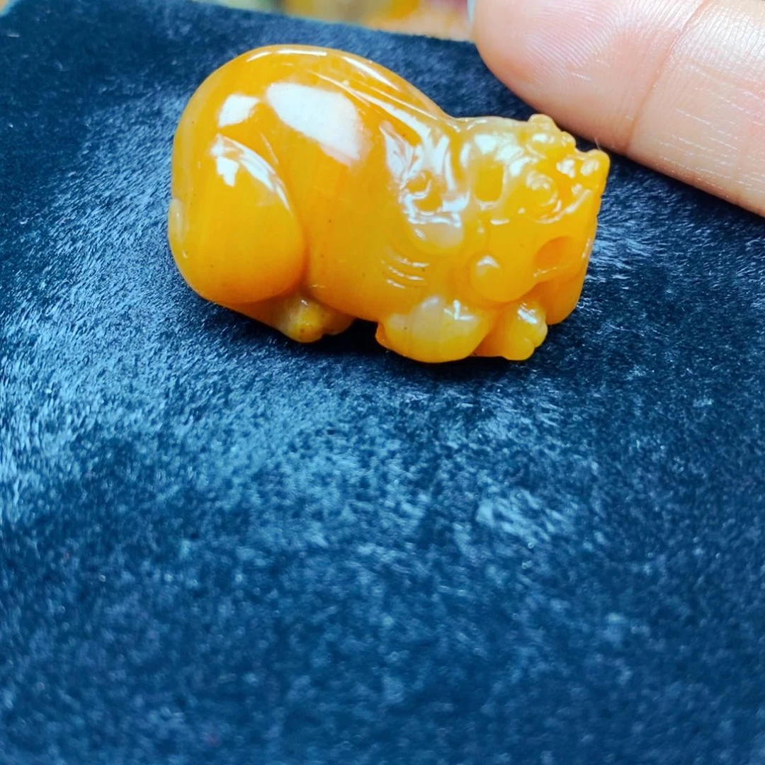 未镶嵌石英质玉（黄龙玉）颈饰