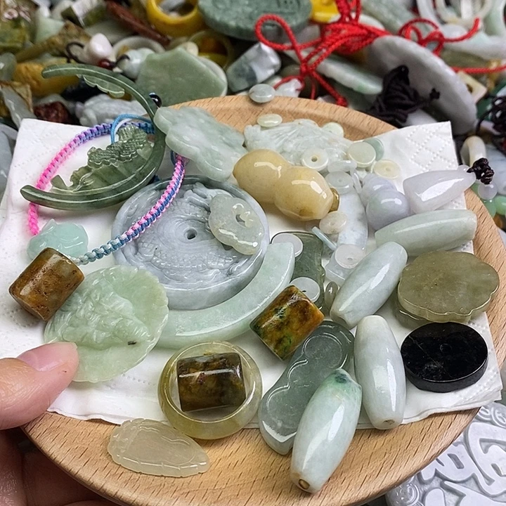 翡翠未镶嵌颈饰天然翡翠32