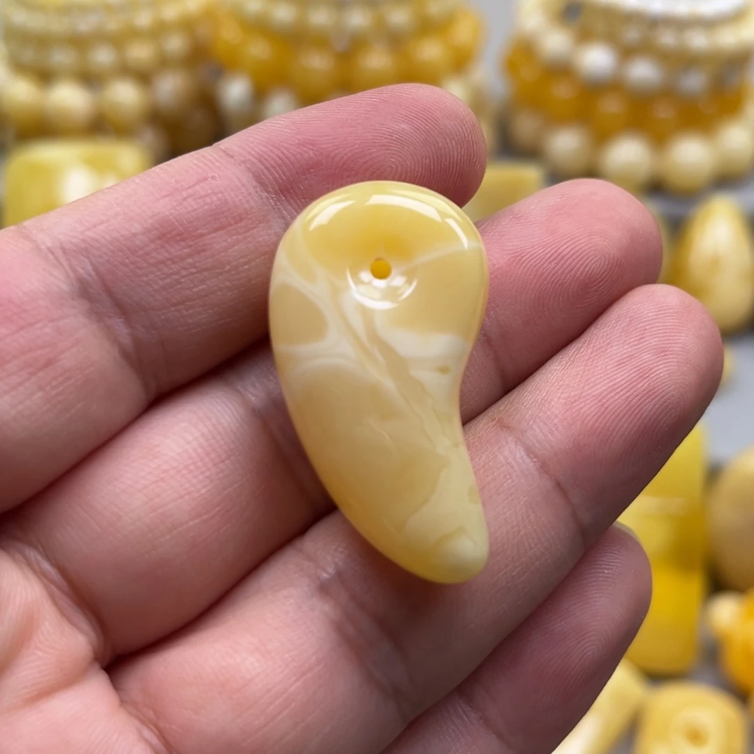 未镶嵌颈饰琥珀吊坠