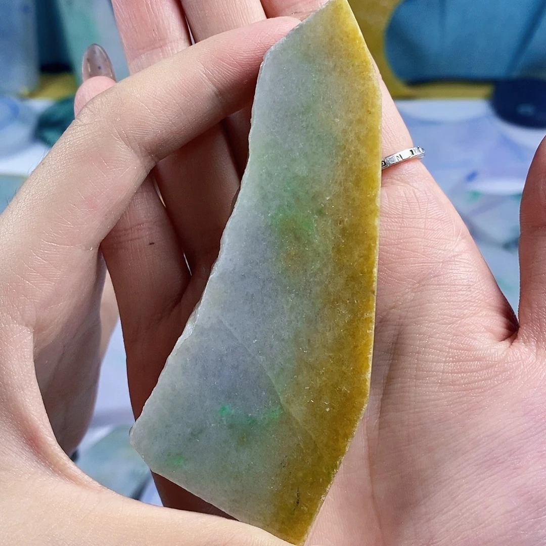 颈饰未镶嵌翡翠对**歌翡翠