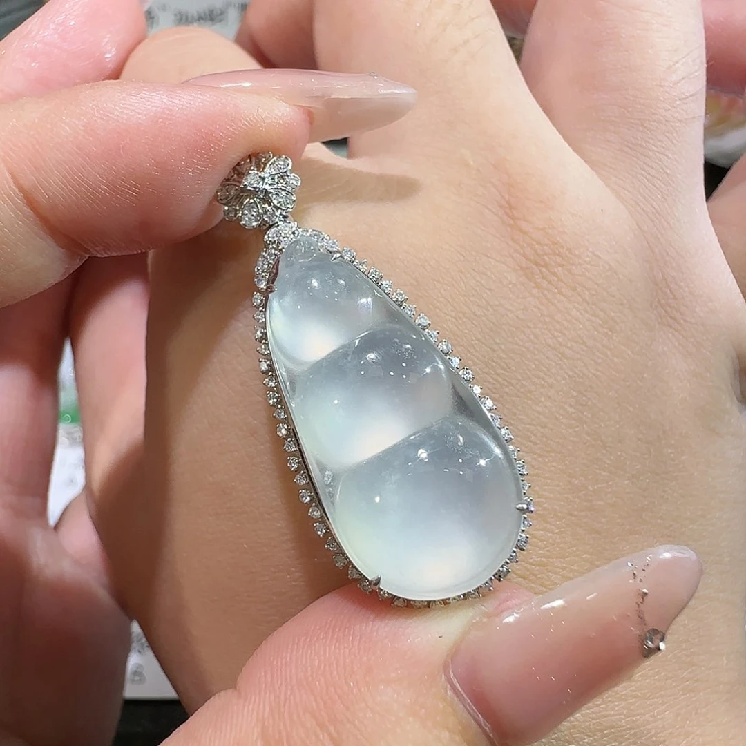 【闪购商品】颈饰18K金镶嵌翡翠