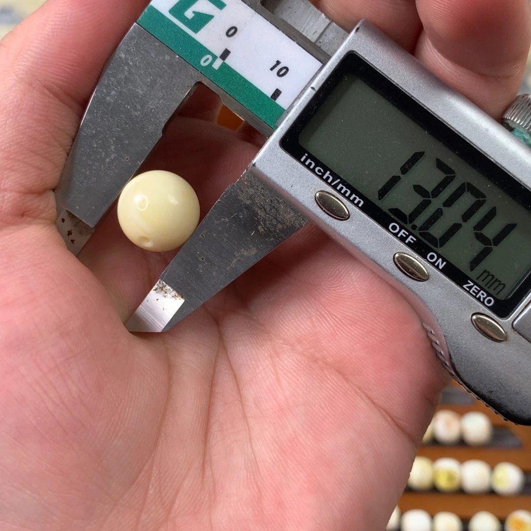 琥珀未镶嵌裸石白蜡圆珠