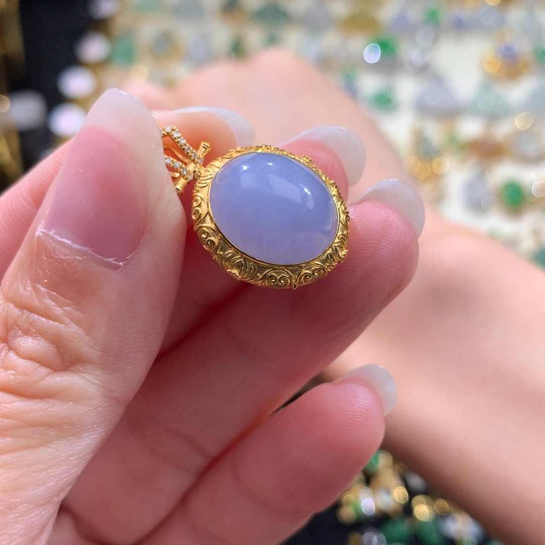 翡翠18K金镶嵌颈饰翡翠