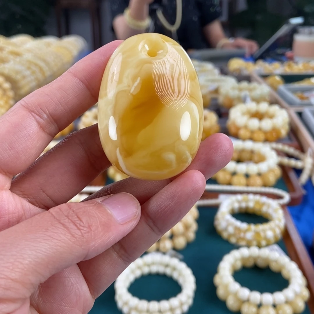 琥珀未镶嵌珠宝奇石24.53白花蜡溶洞吊坠