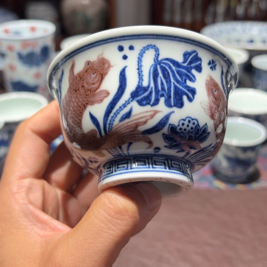 精品青花釉里红鱼藻纹压手杯口径约9.3厘米