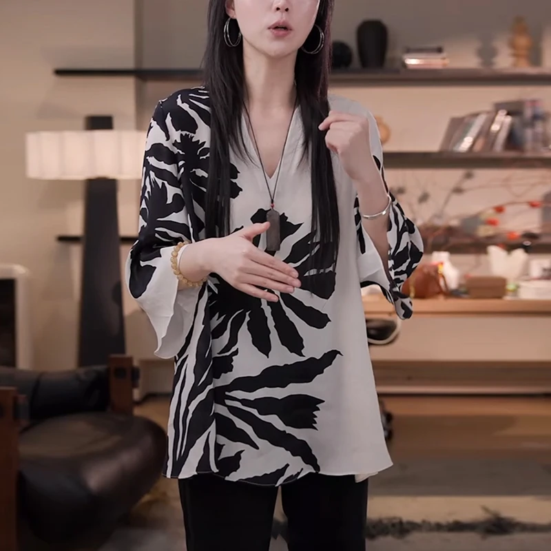 薄款印花v领衬衫女2025夏季时尚洋气减龄宽松显瘦高级感短袖上衣