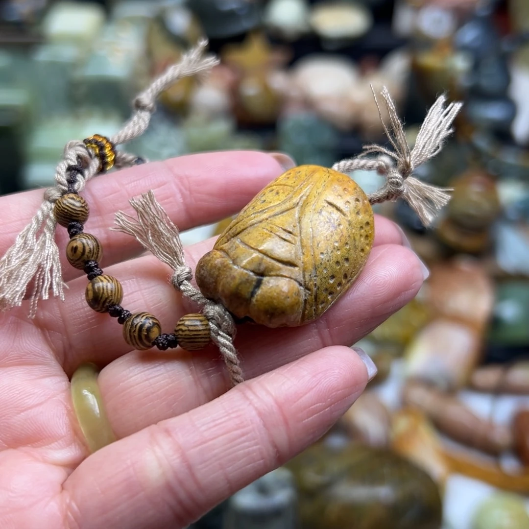 岫岩河磨玉（透闪石质玉）未镶嵌颈饰河磨玉知了手链