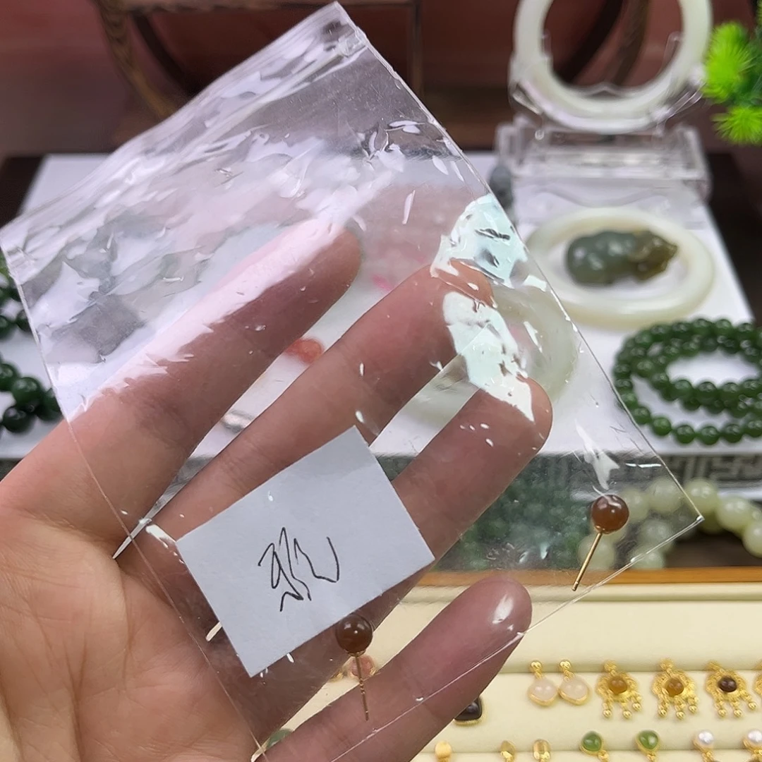 雅***@颈饰未镶嵌和田玉