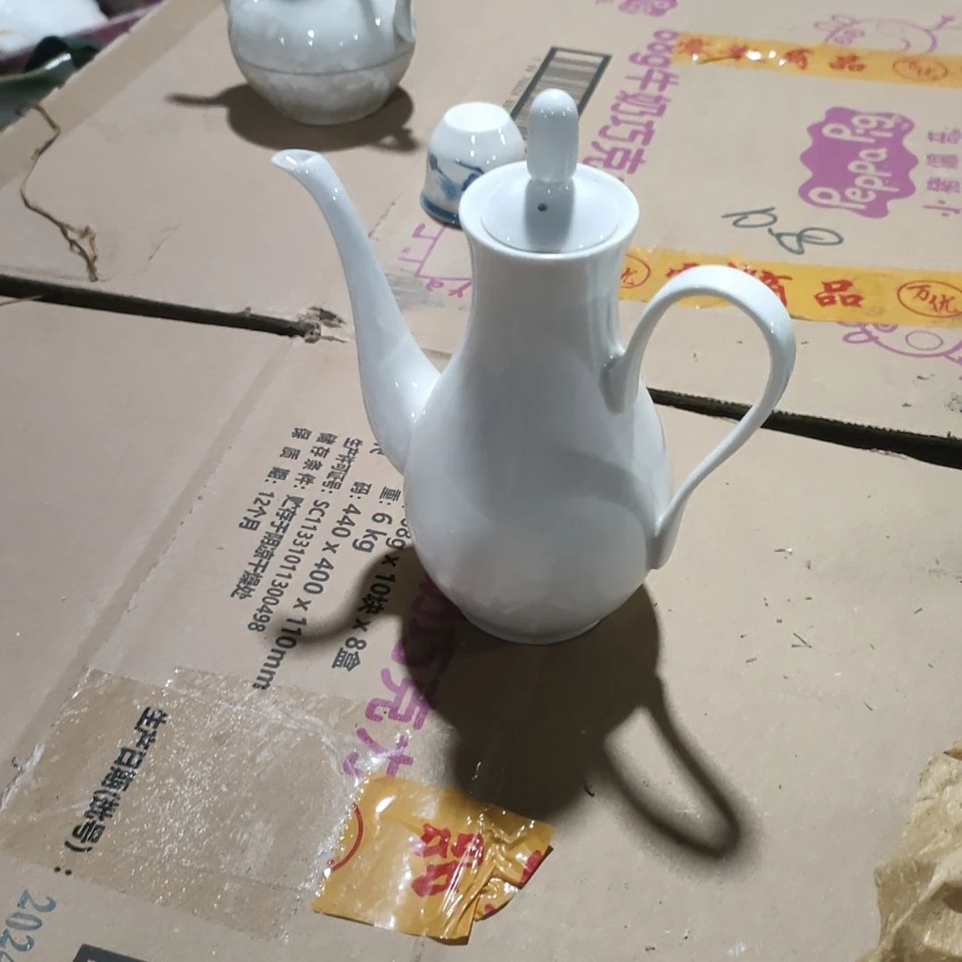 摆件盘子碗茶壶啥都有