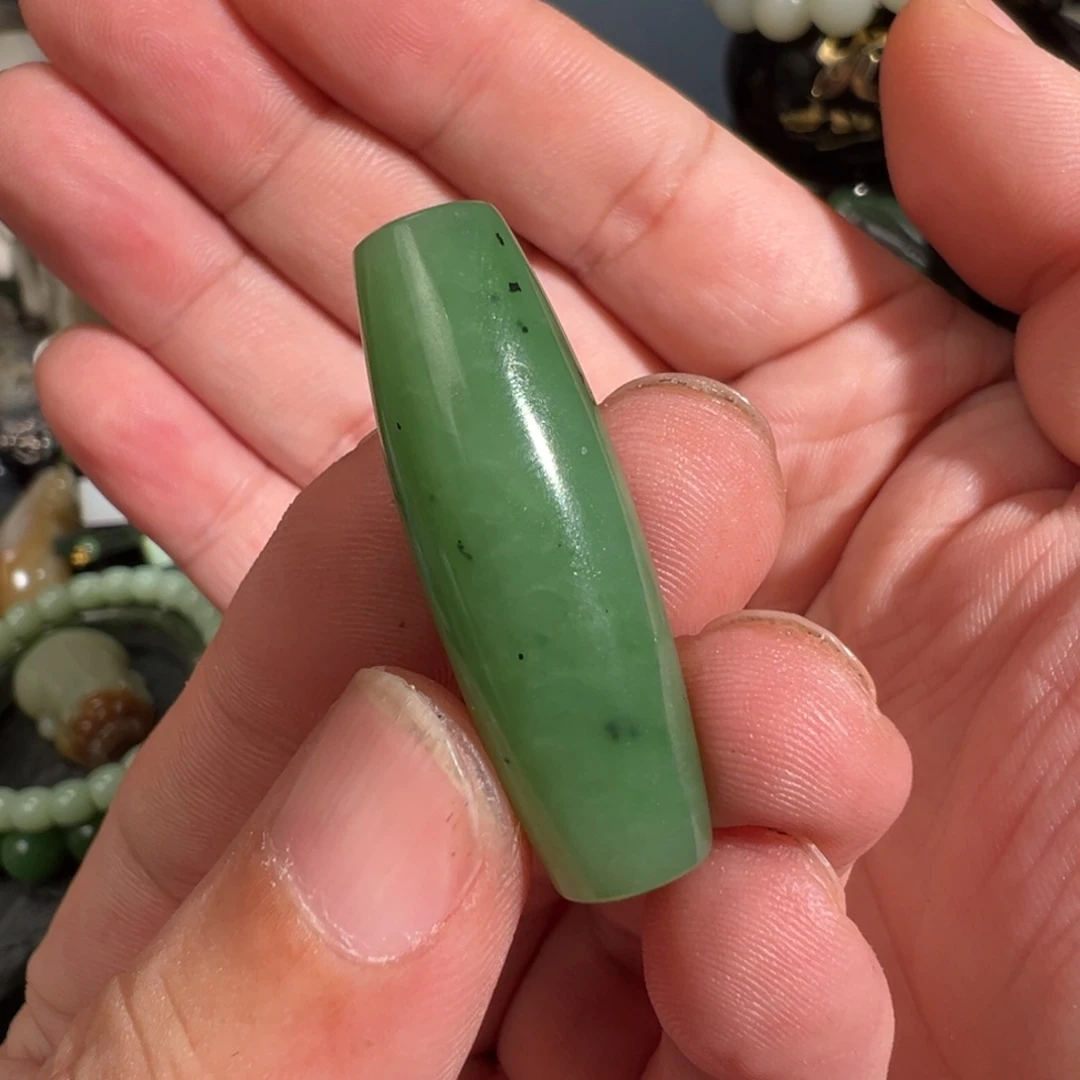 和田玉未镶嵌颈饰俄碧乌兰海油料果绿勒子有丝状软棉