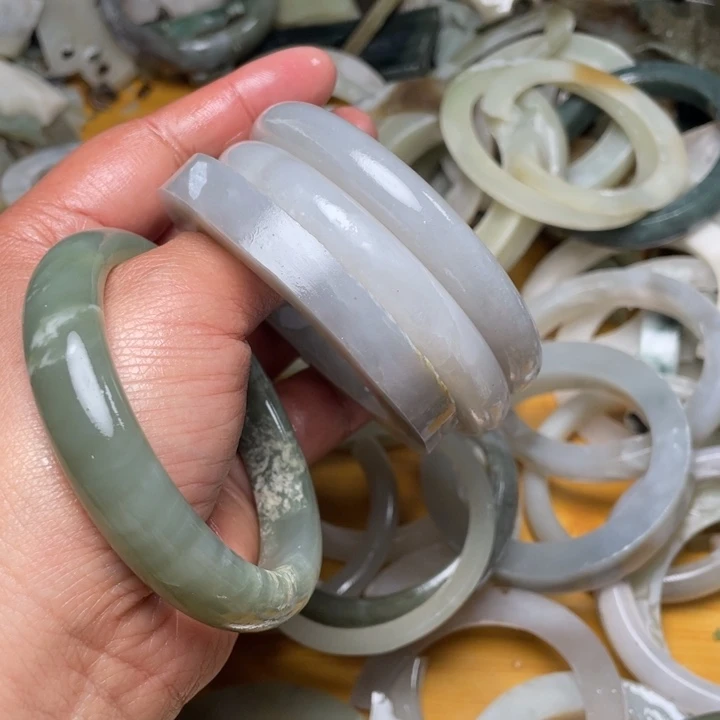 河***易和田玉未镶嵌珠宝半成品