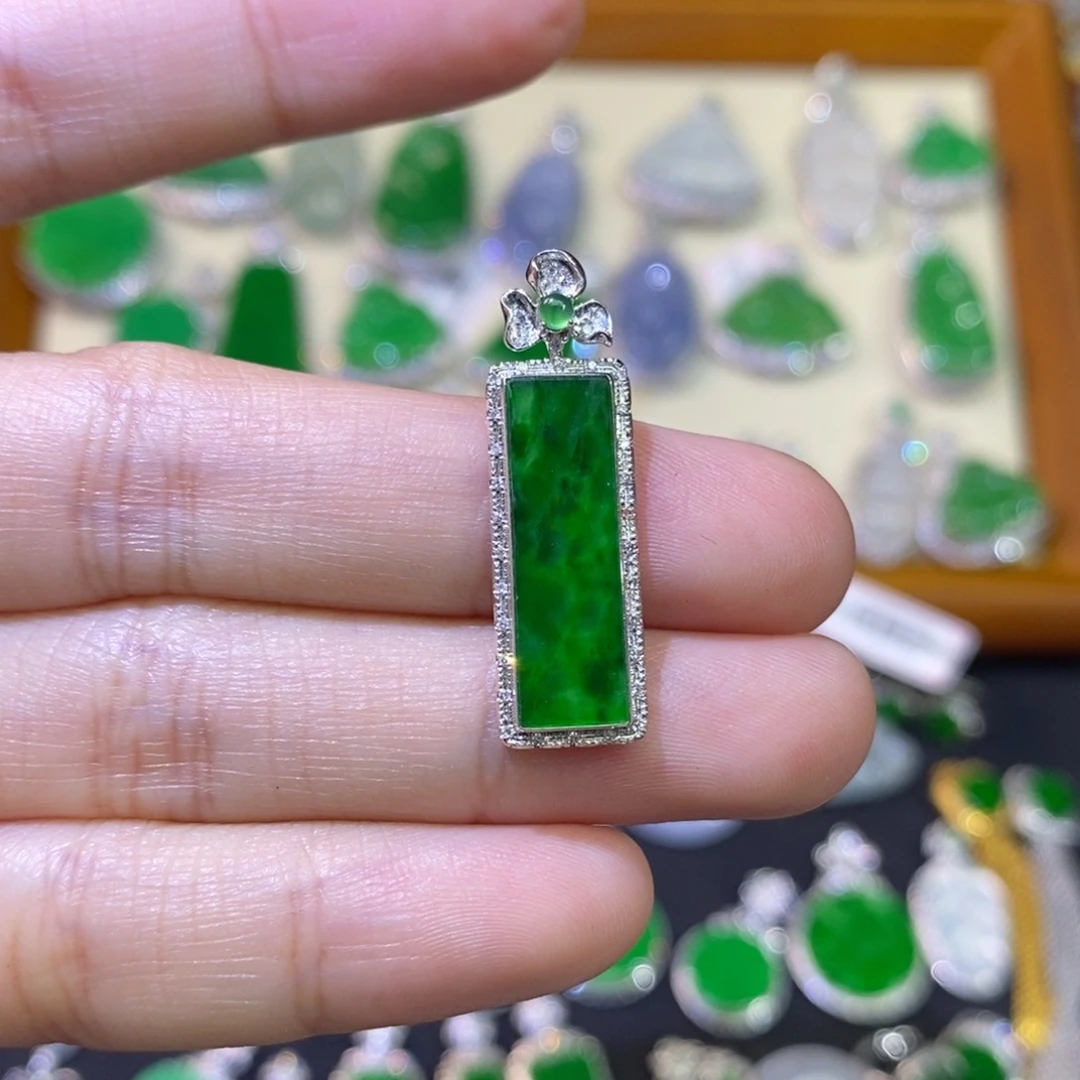 翡翠吊坠(不含链)18K金镶嵌