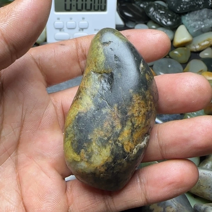 颈饰未镶嵌和田玉（子料）淡*