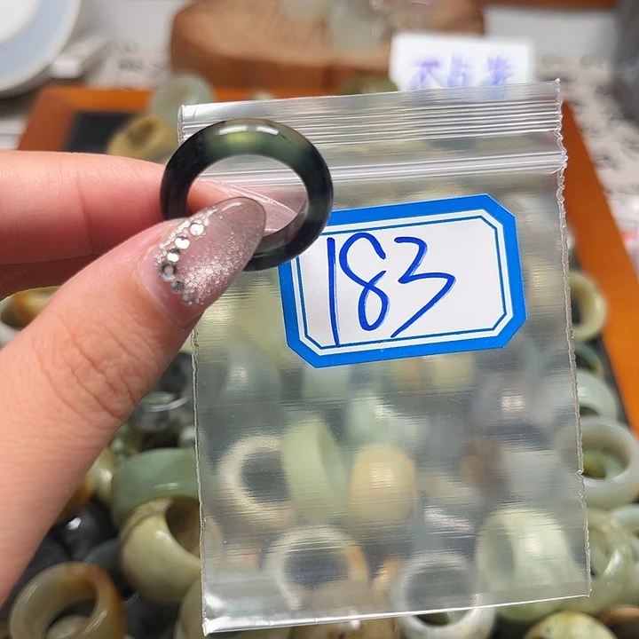 吐***干蛇纹石玉未镶嵌戒指