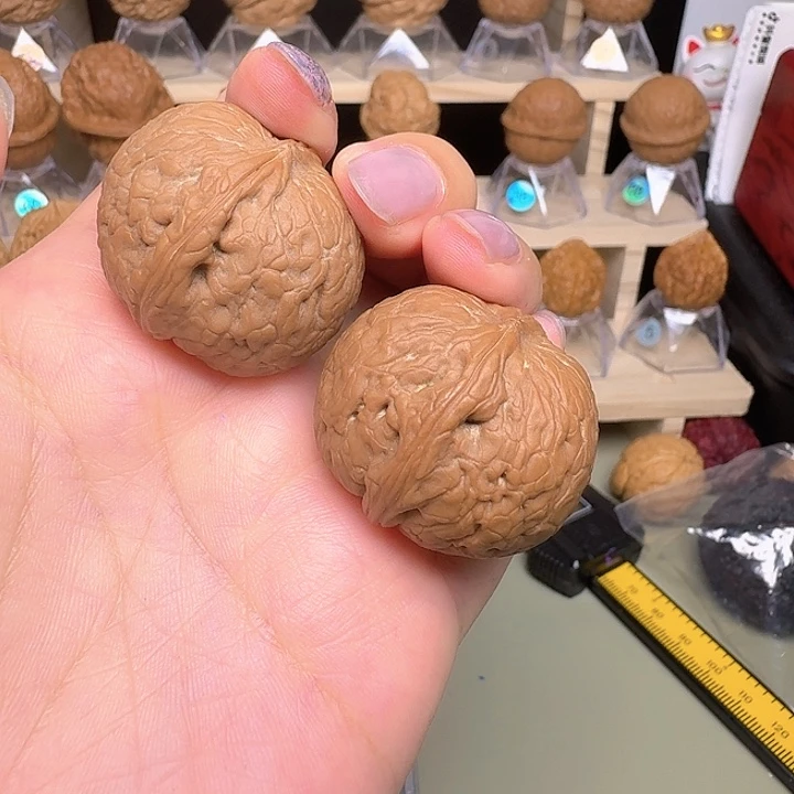 天***道文玩核桃吊坠铁锤妹子