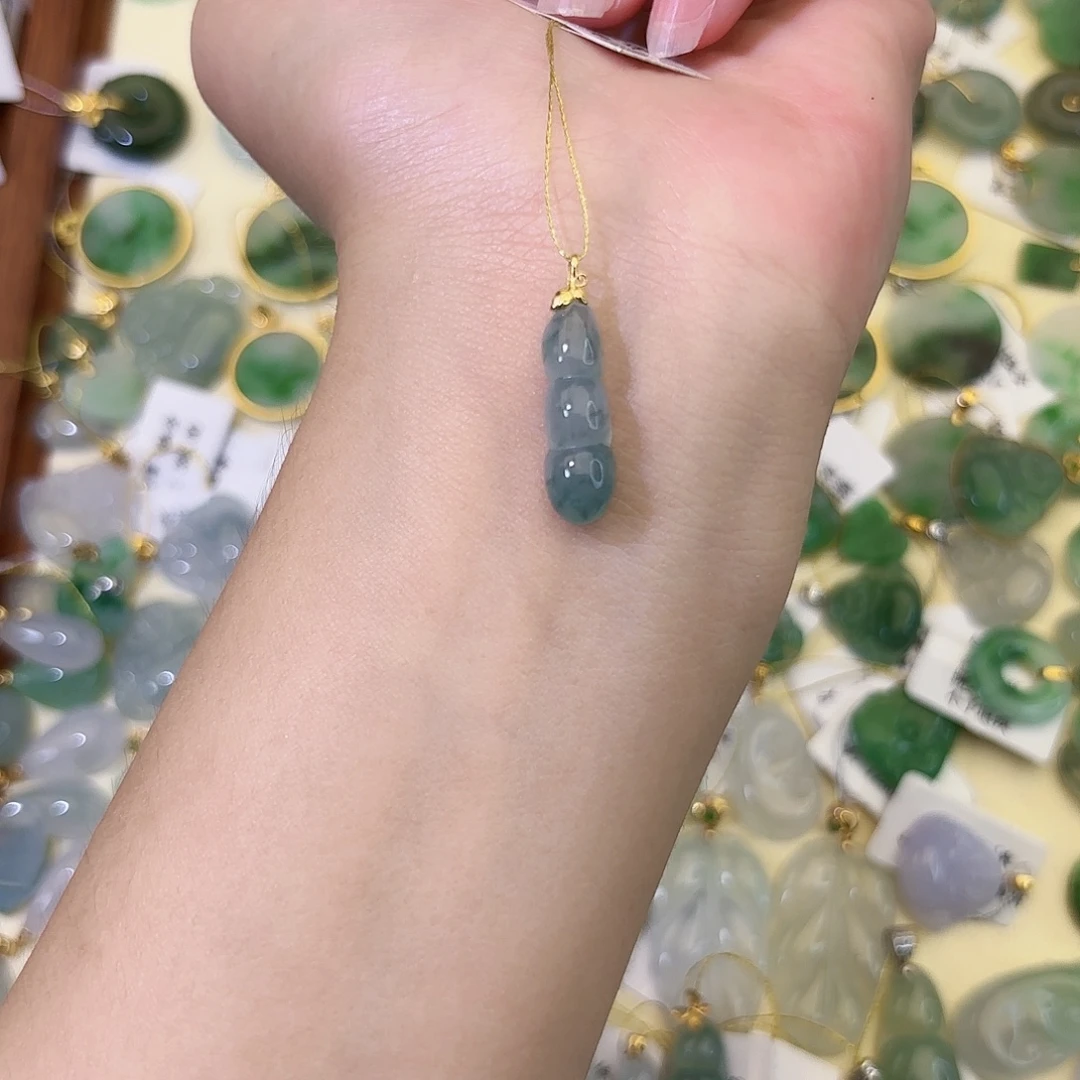 翡翠18K金镶嵌颈饰豆子