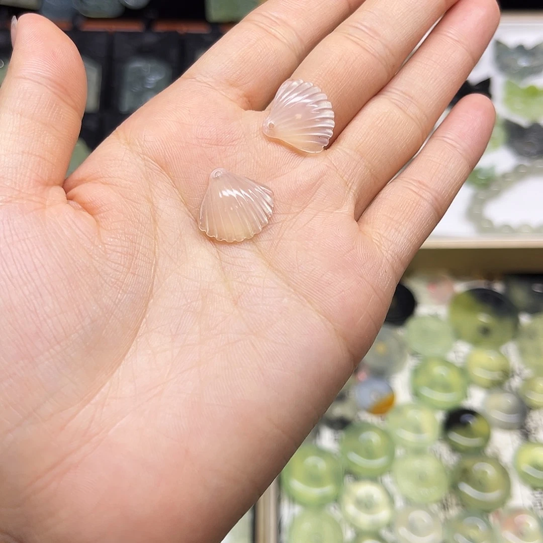 岫玉未镶嵌吊坠(赠链)