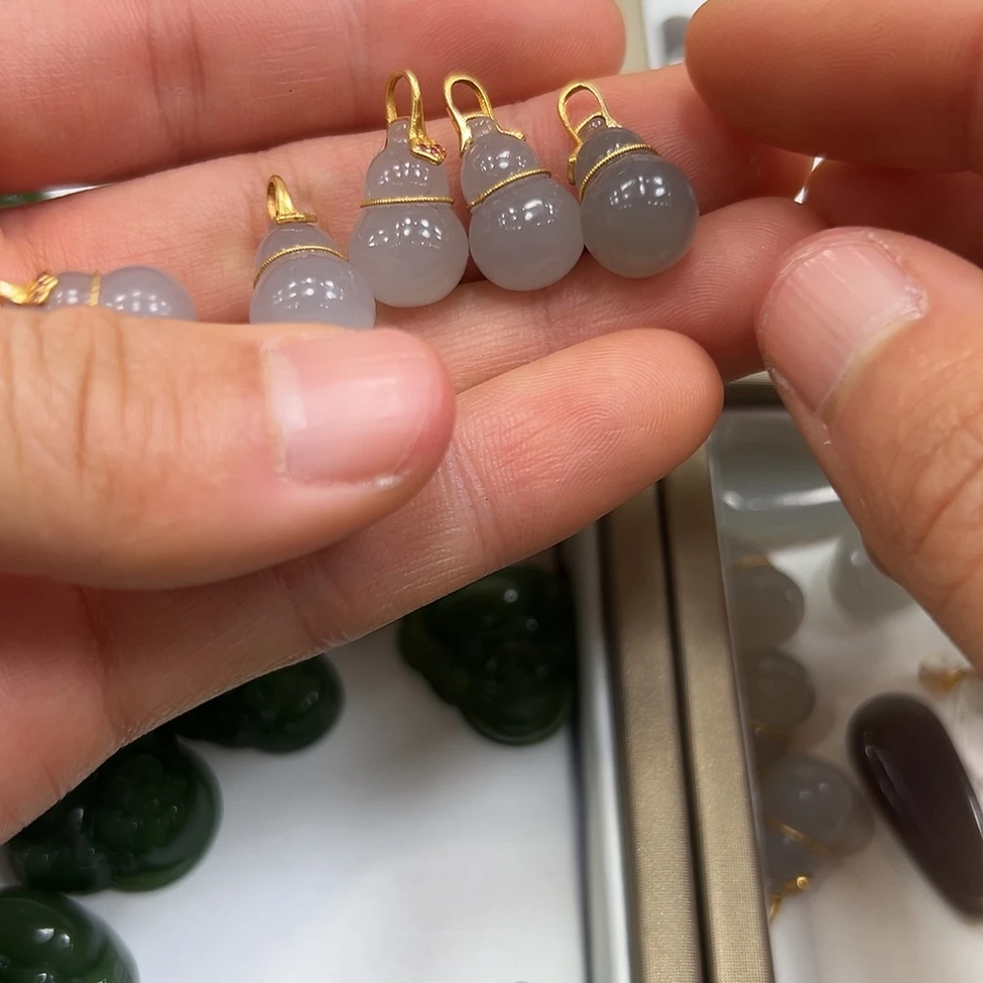 和田玉颈饰颜色多样性发货拍一发一18K金镶嵌平***&