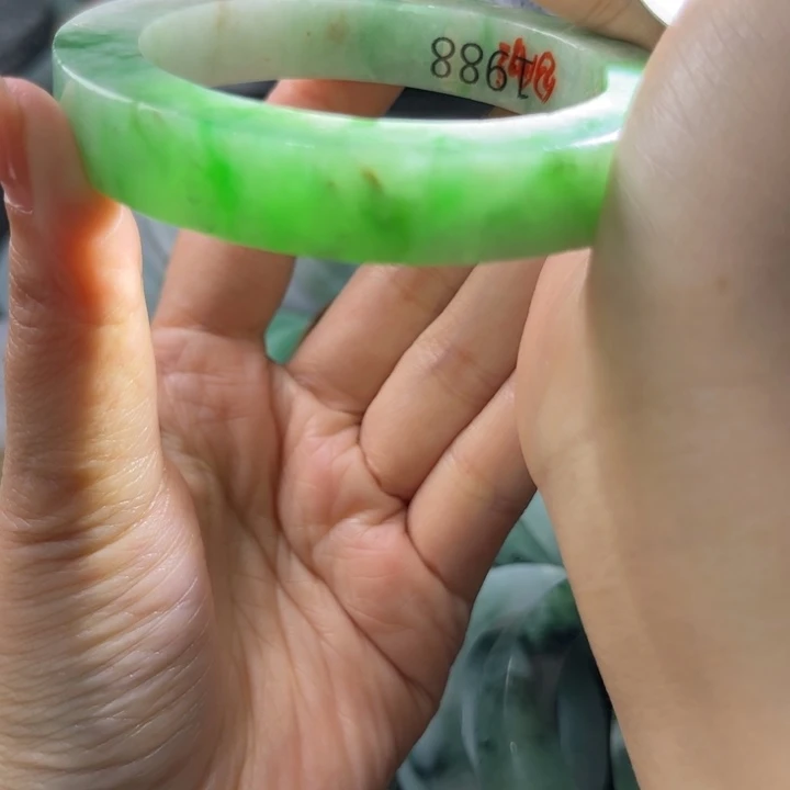 定制翡翠未镶嵌翡翠手镯