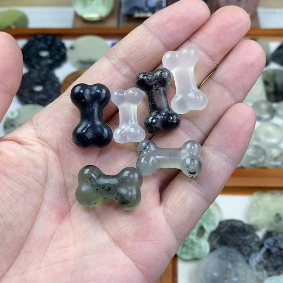 岫玉未镶嵌颈饰岫玉骨头吊坠多样性发其中之一