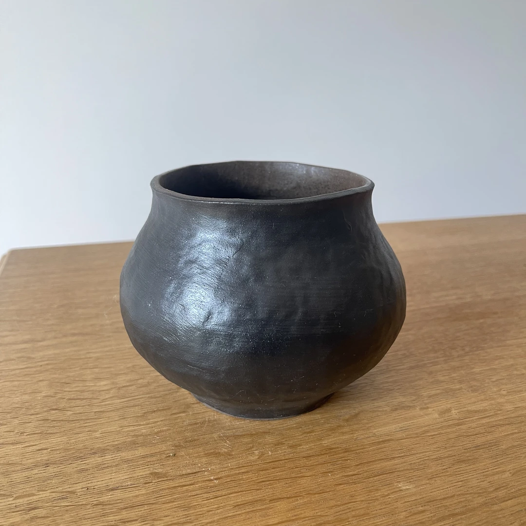 【黑色将军罐（有孔）】酱釉手拉纹建水家用简约陶瓷花瓶
