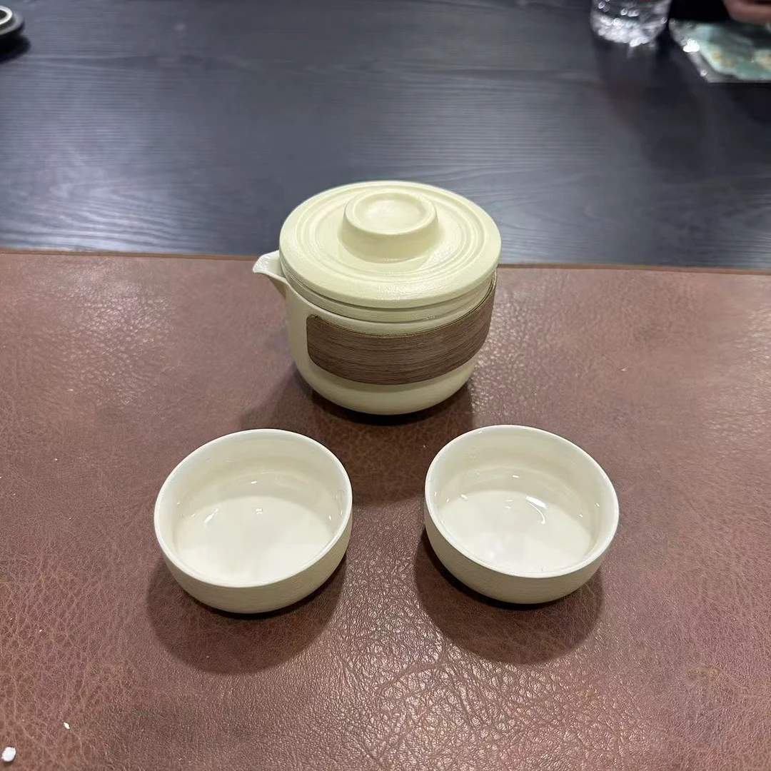 奶油黄路宝一壶二杯户外便携式家用旅行茶具