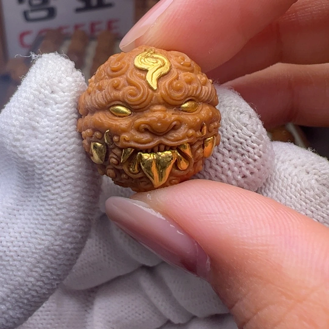 把件猴头核桃精修镶嵌金唐狮全品有正常封口线