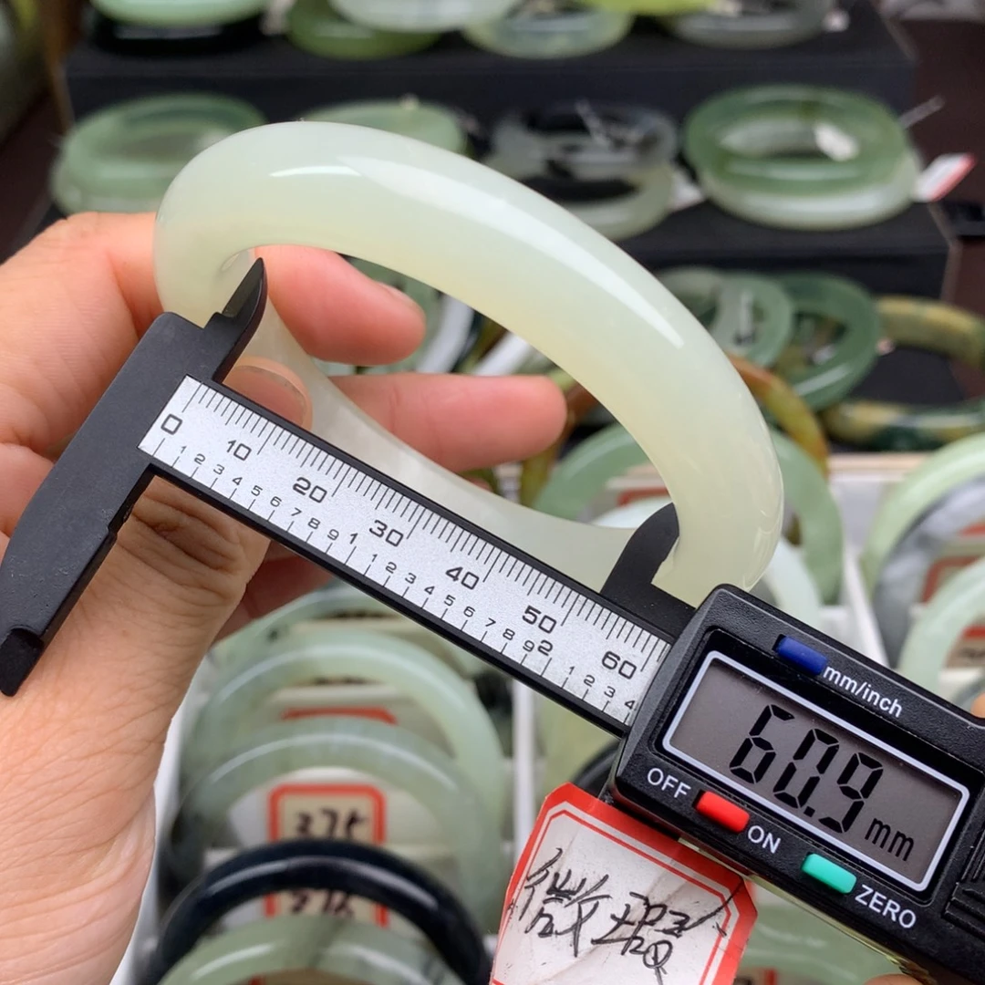 蛇纹石玉未镶嵌手镯391