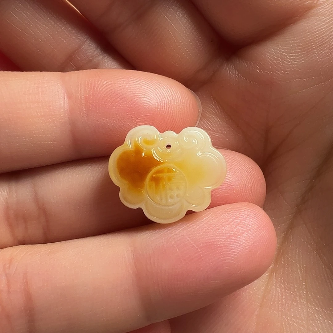 蜜蜡颈饰未镶嵌平安如意锁