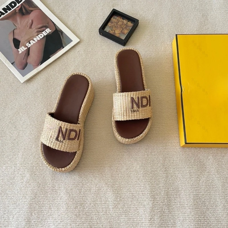 百搭老花凉拖女外贸外穿2025新款夏电绣提花松糕厚底高跟拖鞋软底