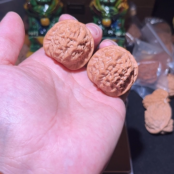 文玩核桃吊坠1.全瓷娃娃37