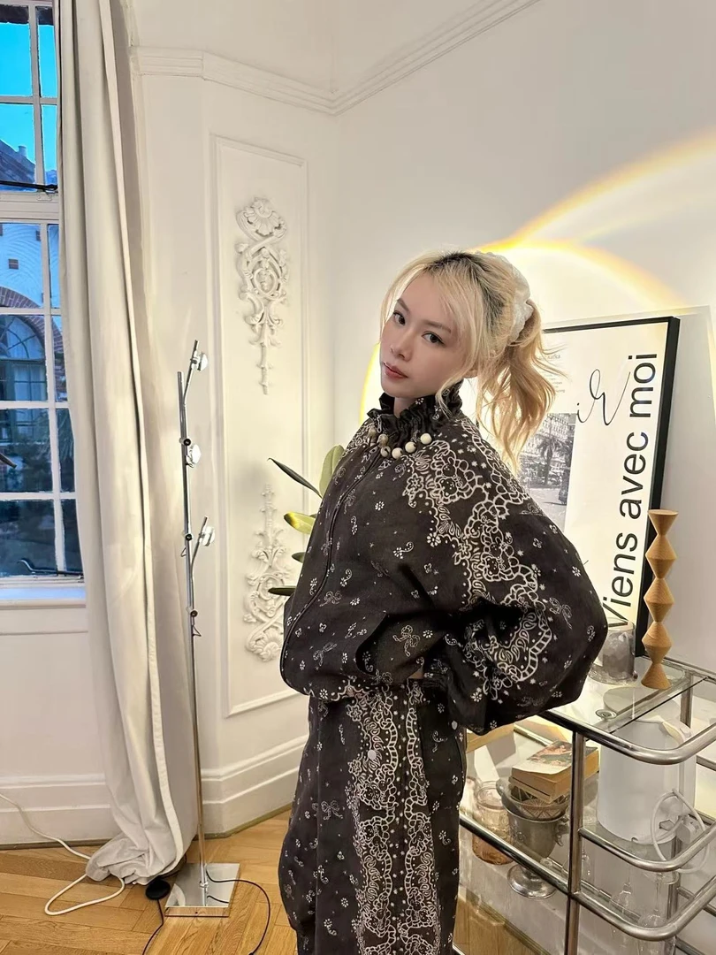 FORDARE 抱抱小熊腰果花抽褶外套2199