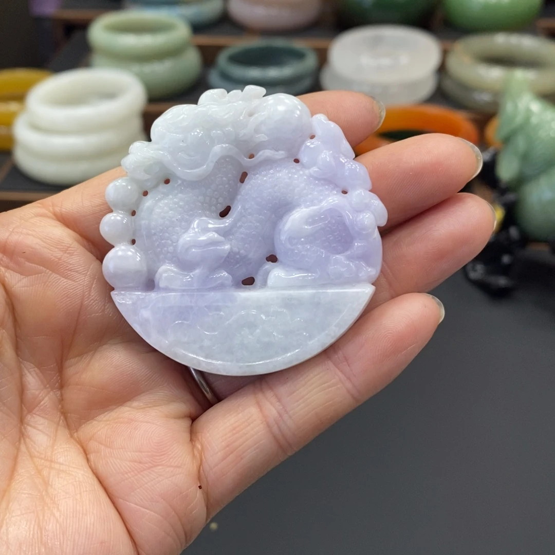 翡翠未镶嵌颈饰龙牌