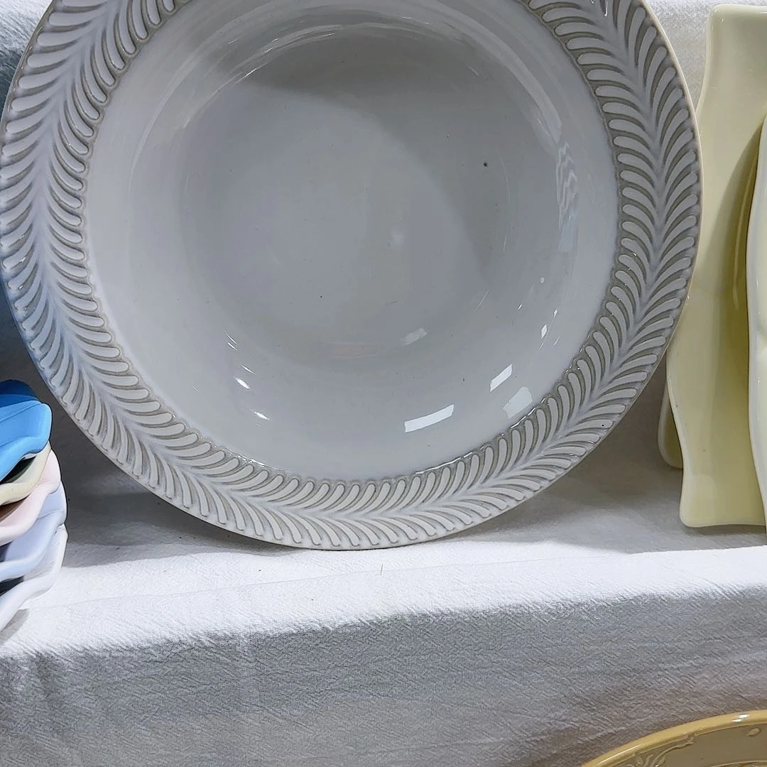 瓷片两只草帽瑕疵款，。