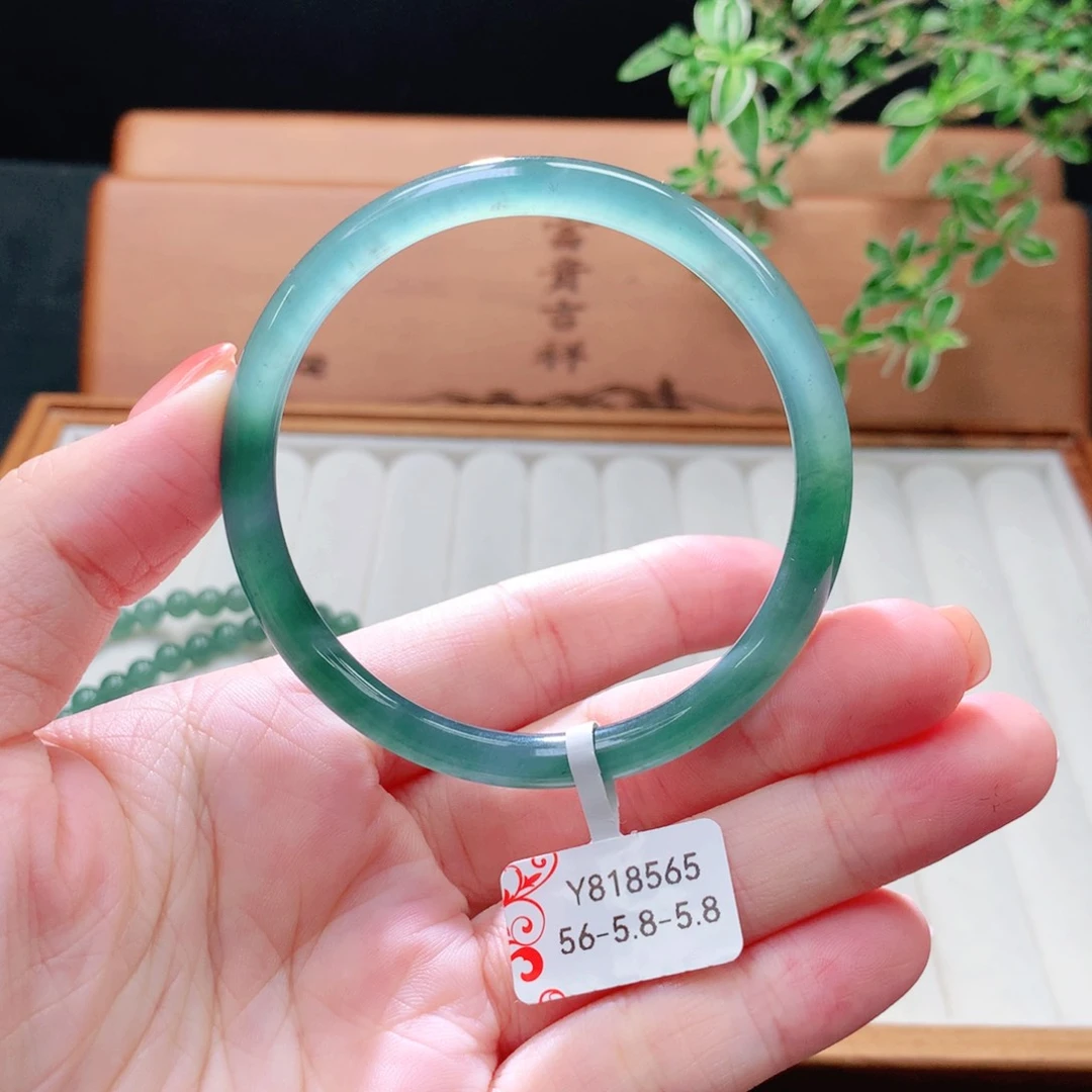 未镶嵌手镯（圆镯）翡翠