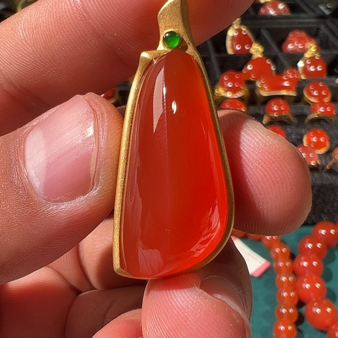 南红玛瑙18K金镶嵌颈饰