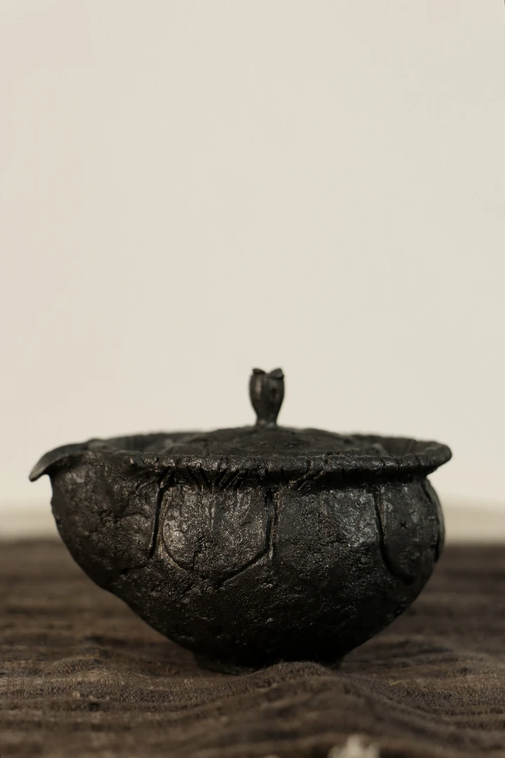 手工柴烧莲花宝瓶