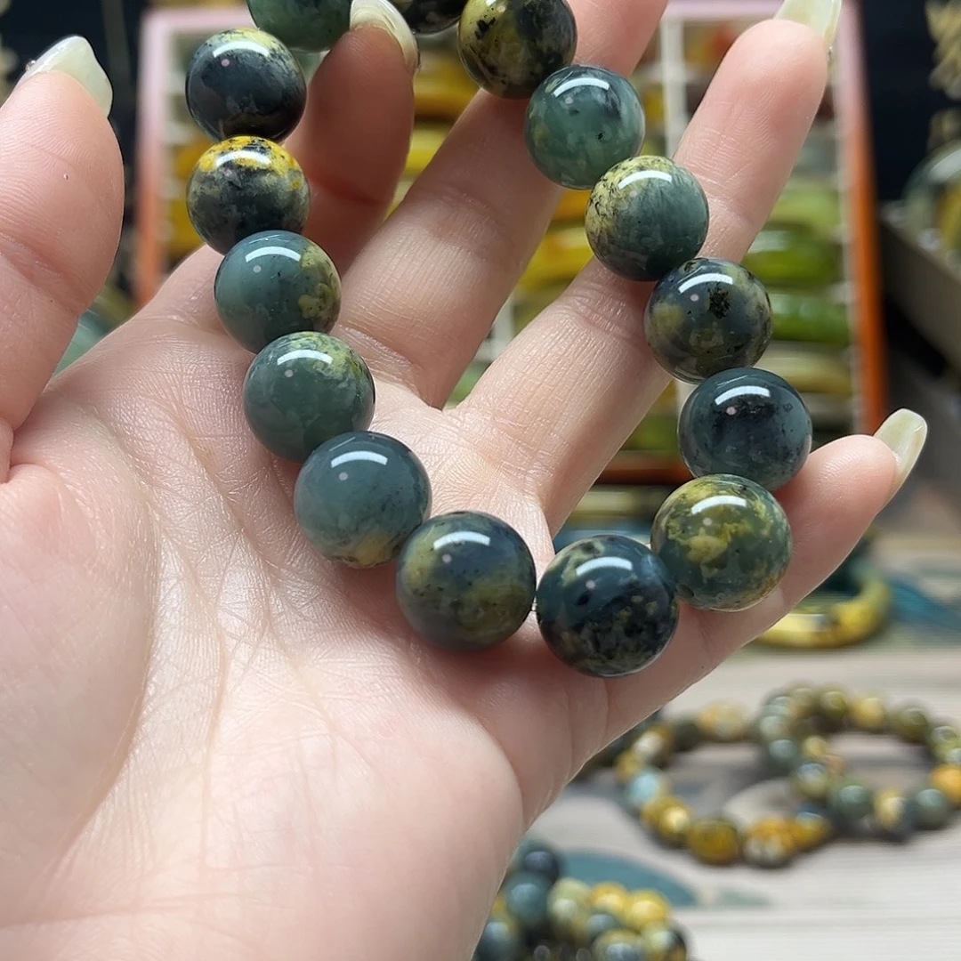 青***。岫玉未镶嵌手串不退换