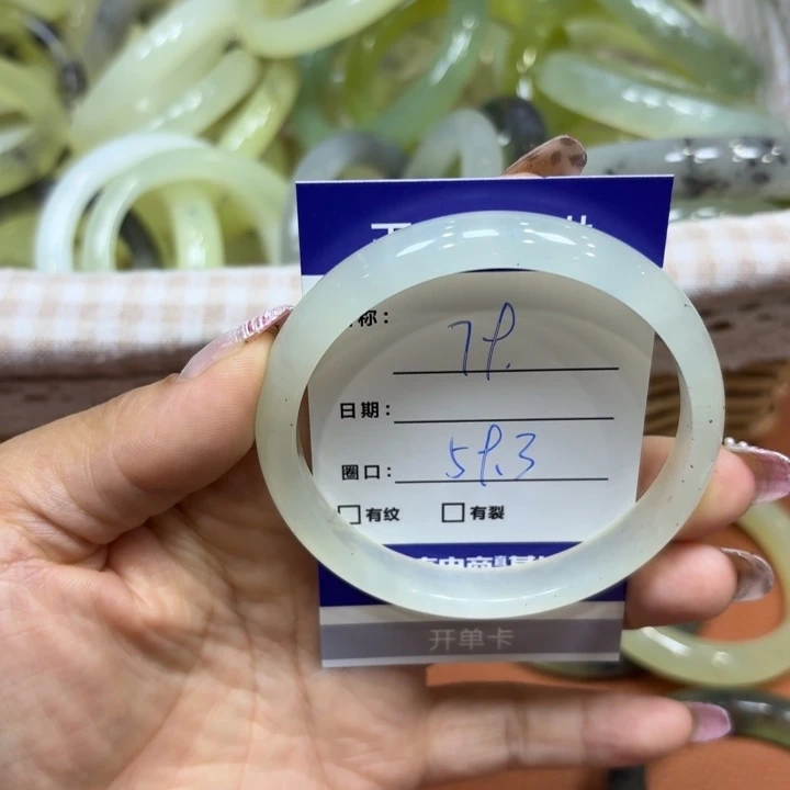 未镶嵌岫玉手镯天然