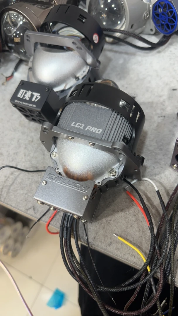 陆驰单直射透镜大灯